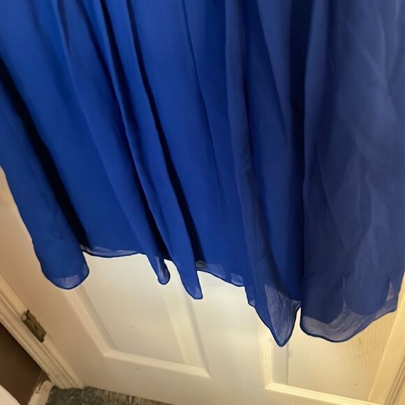 BCBG MaxAzria Blouse EUC size 2 - Picture 7 of 9